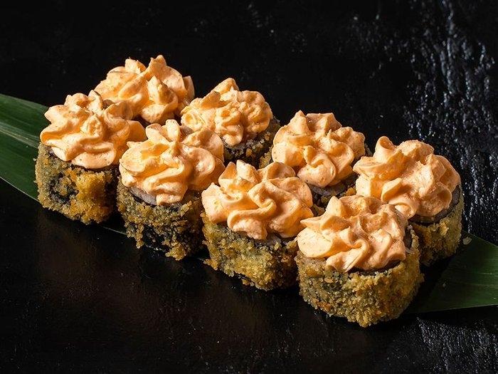 Жареный спайси тунец и кальмар